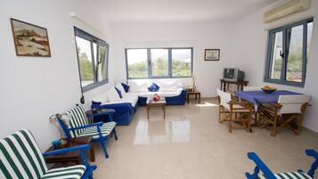 Family House | Living room | 24-inch TV with digital channels
