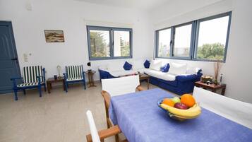 Family House | In-room dining