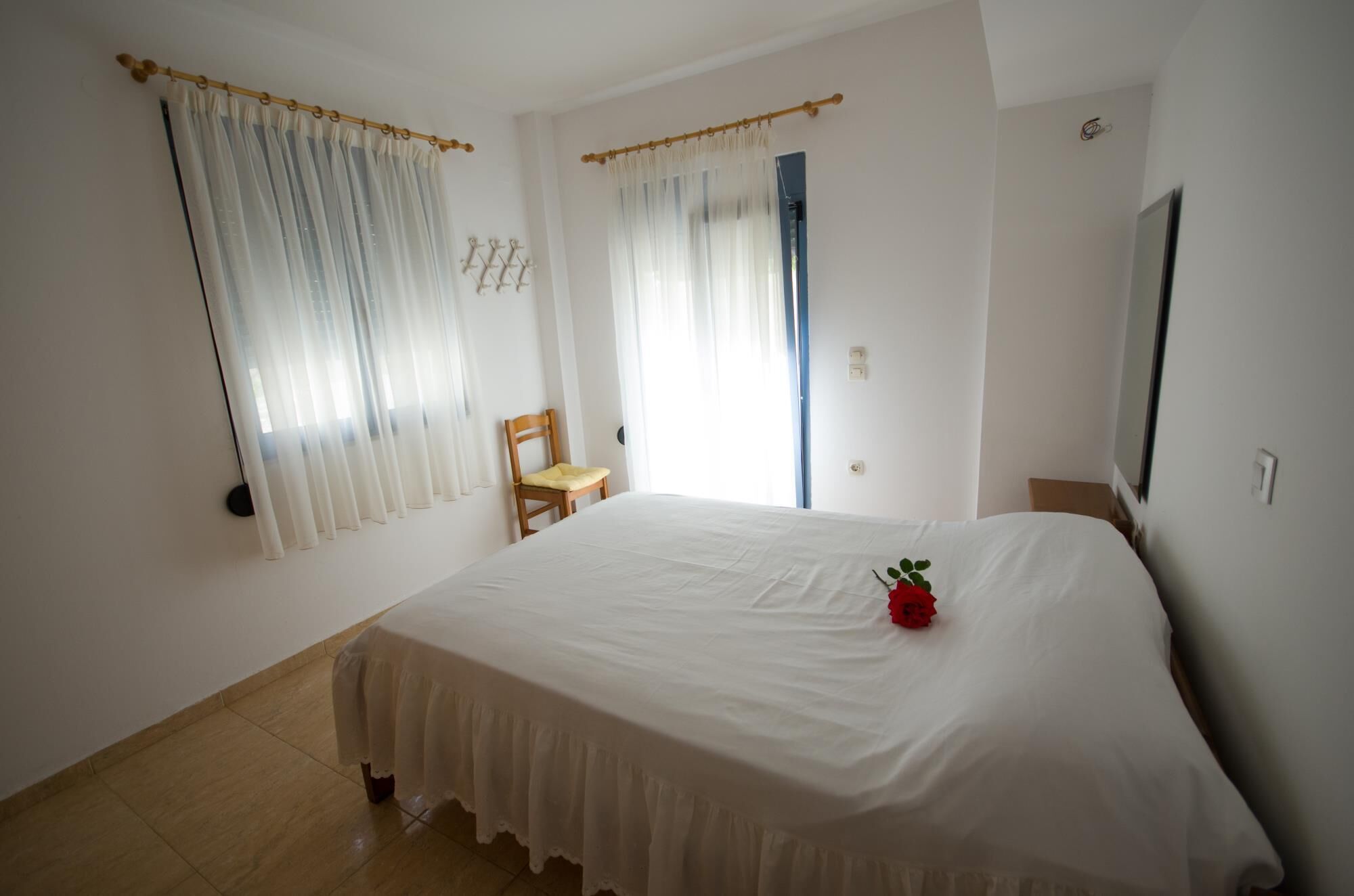 3 bedrooms, individually decorated, individually furnished, bed sheets