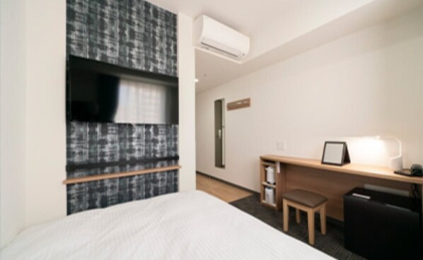 1 bedroom, desk, free WiFi, bed sheets