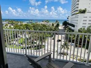 Property grounds - Newly renovated, Central Beach, Ocean views (Fort Lauderdale)