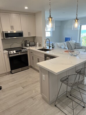 Fridge, microwave, oven, stovetop - Newly renovated, Central Beach, Ocean views (Fort Lauderdale)