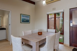 Superior Villa | In-room dining