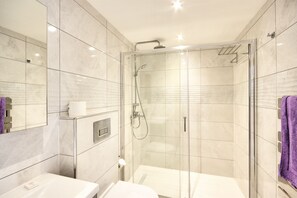 Cottage | Bathroom