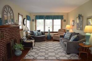 TV - Island Generations - Water Access, Boat Docking (Chincoteague)