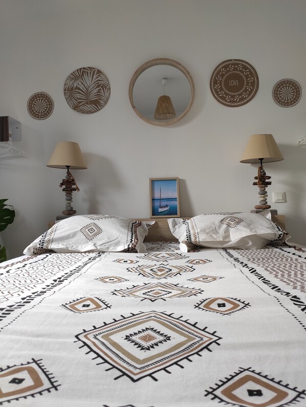 2 bedrooms, travel crib, free WiFi, bed sheets