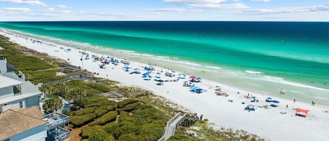 بالقرب من الشاطئ