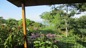 A balcony with a view of a lush garden and trees. - VillasvistaMasaya, double detached bungalow with access to swimming pool (Masatepe)