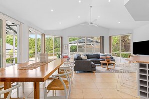 TV, fireplace, Netflix, streaming services