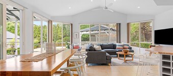 Immaculate beach home with Spa and alfresco area (sleeps 10)