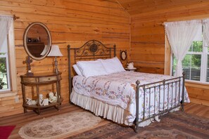 7 bedrooms, free WiFi, bed sheets - Large Cabin in the Kiamichi Wilderness (Rattan)