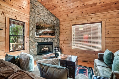 Hot Tub -Pool Table -Arcade Machine -Gas Fireplace -2 King Beds