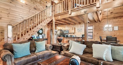 Easy Flat Roads! Hot Tub - Pool Table - Arcade Machine - Gas Fireplace