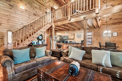 Easy Flat Roads!  Hot Tub - Pool Table - Arcade Machine - Gas Fireplace