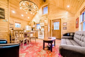 Smart TV, video games, stereo - Elk Hotspot by RMNP w/ Views, Deck, BBQ & TV Loft (Estes Park)