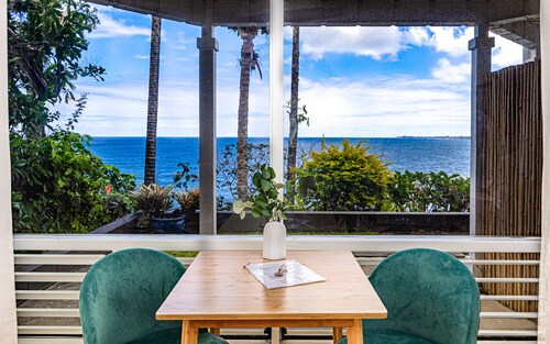 Oceanfront in Hilo Hale Kai Suites Bamboo Room - King Bed, Private Bathroom