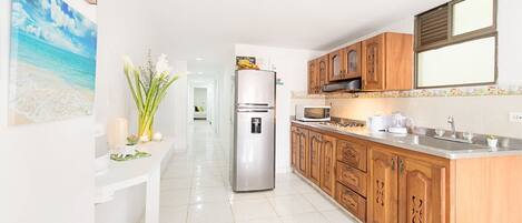 Fridge, microwave, coffee/tea maker, electric kettle