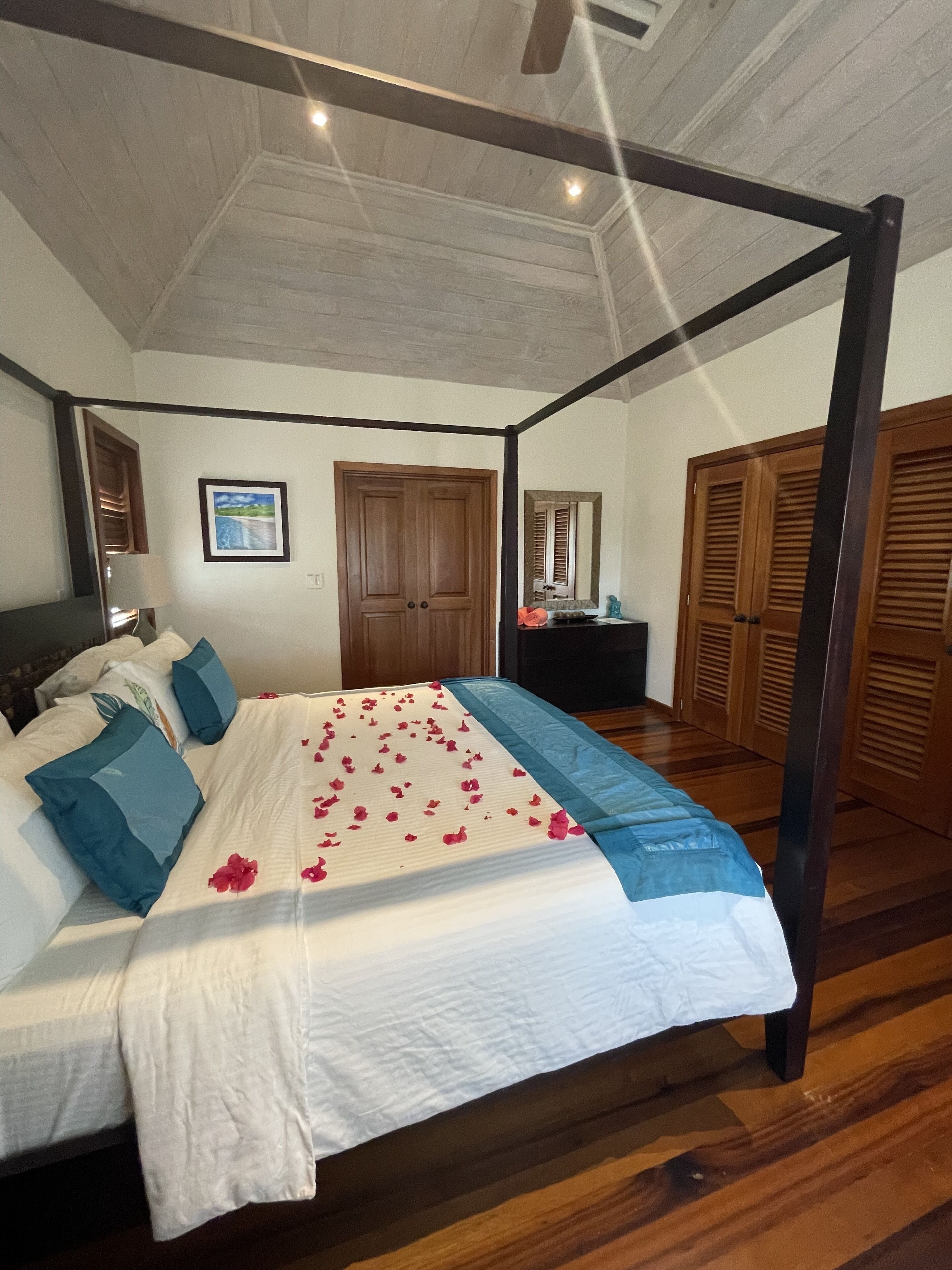 1 bedroom, in-room safe, iron/ironing board, free WiFi