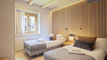 3 bedrooms, iron/ironing board, internet, bed sheets