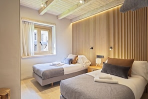 3 bedrooms, iron/ironing board, Internet, bed sheets