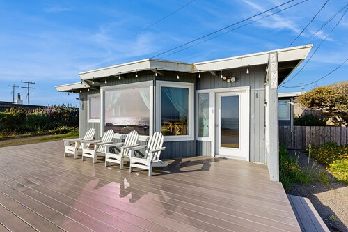 Dreamy Coastal Home W/ Breathtaking Ocean Views, Free WiFi & Deck - Dogs OK