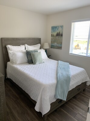 4 bedrooms, desk, iron/ironing board, travel crib