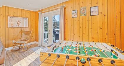 Al fresco dining with lake views, close to Yosemite, walk to lake, foosball