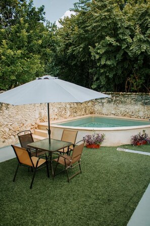 حمّام سباحة خارجي