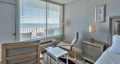Direct Oceanfront Condo - Amazing View and Soothing Breeze