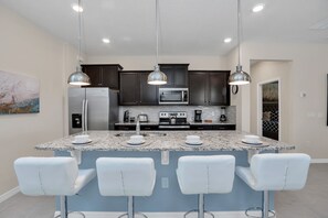 Coffee/tea maker, fridge, microwave, oven - No Rear Neighbors • Private Pool • Foosball • Lazy River • Near Disney (Davenport)