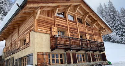 Chalet d'alpage entiÚrement exposé sud au pied du Mont Blanc