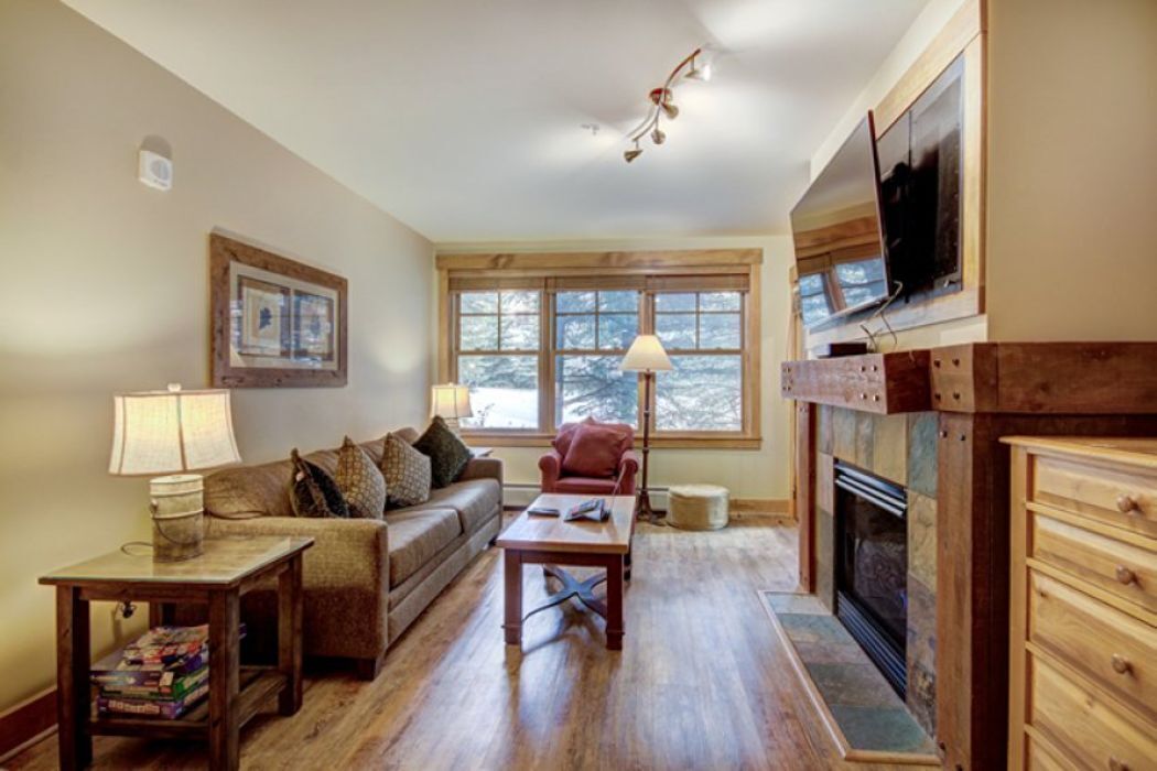 2 Bedroom at THE SPRINGS- outdoor pool, waterslide, walk to lifts, shops & more!