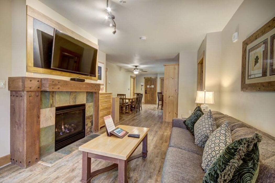 2 Bedroom at THE SPRINGS- outdoor pool, waterslide, walk to lifts, shops & more!