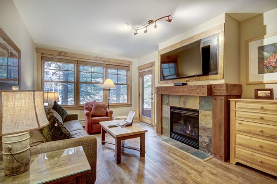 2 Bedroom at THE SPRINGS- outdoor pool, waterslide, walk to lifts, shops & more!