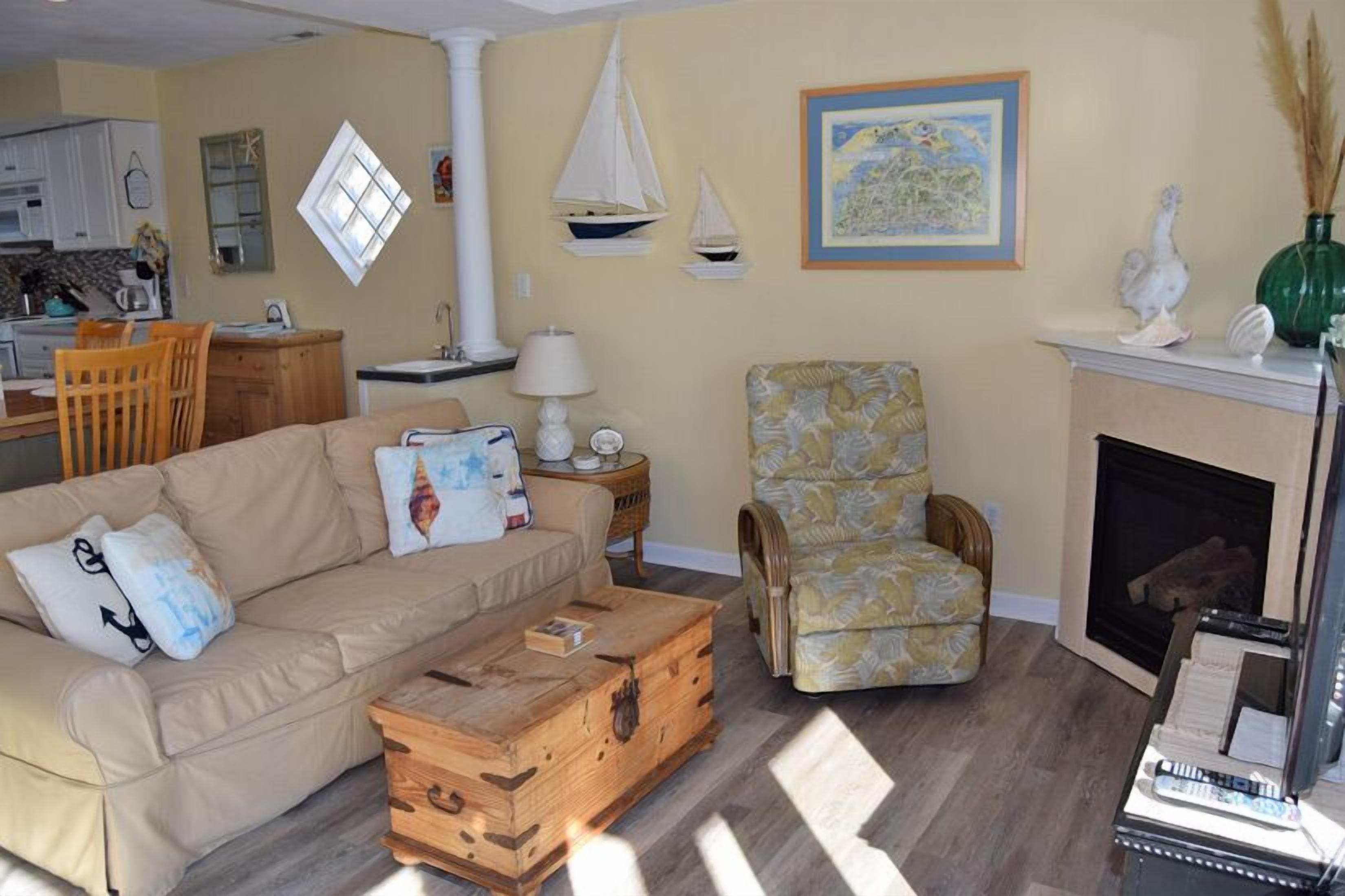 Lighthouse View- 2br | Waterfront | Boat Dock - Assateague Beach, VA