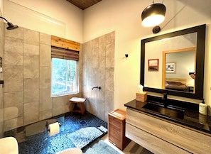 Badewanne, Haartrockner, Handtücher, Seife