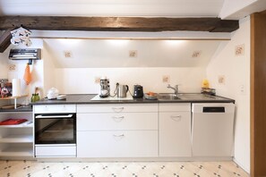 Réfrigérateur, surface de cuisson, lave-vaisselle, cafetiÚre-théiÚre