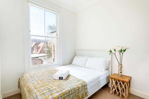 1 makuuhuone, työpöytä, silitysrauta/-lauta, internet