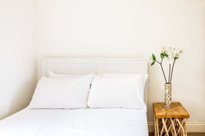 1 bedroom, desk, iron/ironing board, internet - Bright and Spacious Notting Hill Nest (London)