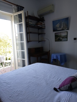 1 chambre, fer et planche à repasser, Wi-Fi gratuit, draps fournis