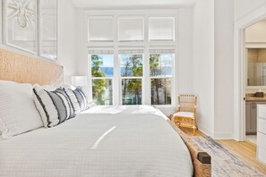 3 bedrooms, iron/ironing board, free WiFi, bed sheets - Golf Cart + Bikes! Zero Entry Pool! Walk to Hub! (Santa Rosa Beach)