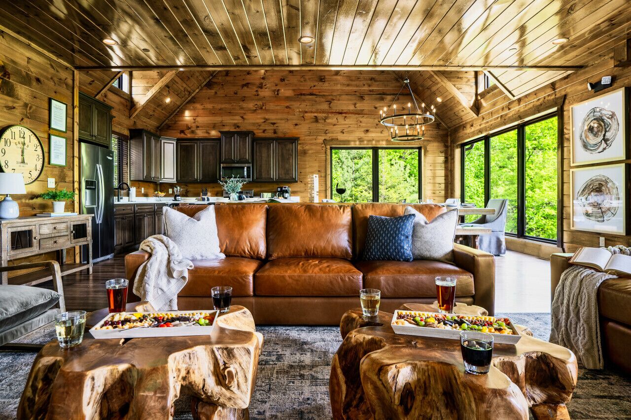 Summit Pass · Prestigious 5 BR, 6BA, with game room and indoor pool for 20 in the Summit!