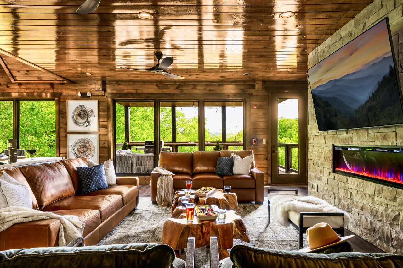 Summit Pass · Prestigious 5 BR, 6BA, with game room and indoor pool for 20 in the Summit!