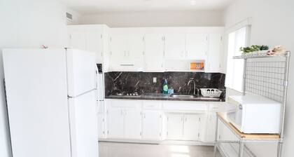 Beautiful Renovated Coral Gabels Apart w/ Parking