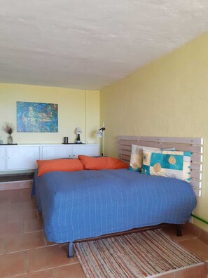 1 dormitorio, escritorio, Internet y ropa de cama