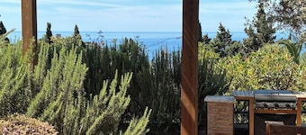 "Bougainville" House with sea view garden in Villa surrounded by greenery.
