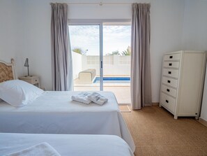 4 bedrooms, internet - HAYMAN II          . (Ventorros de San José)