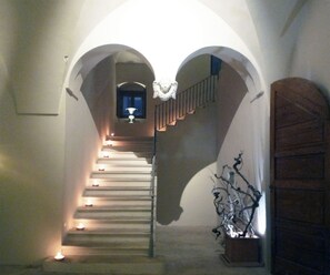 Interni