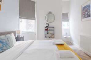 2 bedrooms, iron/ironing board, free Internet, bed sheets