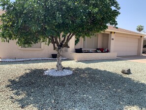 Property grounds - PRIVATE HOME IN 55+ GATED GOLF COURSE COMMUNITY - Golf Cart Included with rental (Mesa)